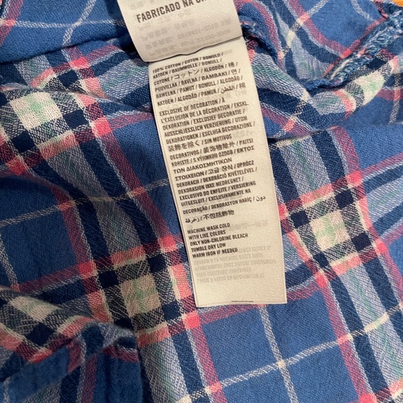 Flannel shirt not full button down - Picture 4 of 5